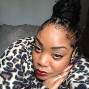 Meet your Posher, Danielle